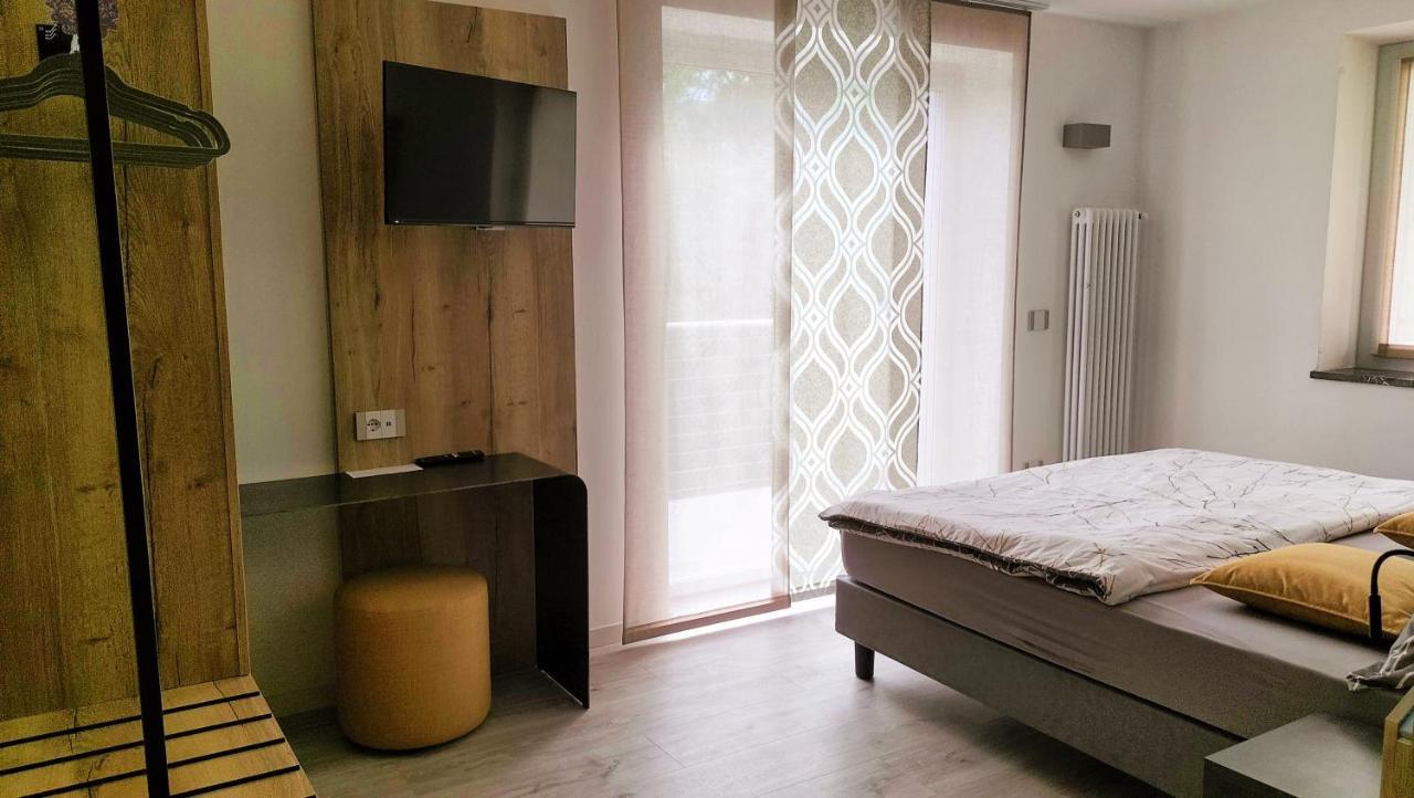 La Fenice Bed & Breakfast Brez